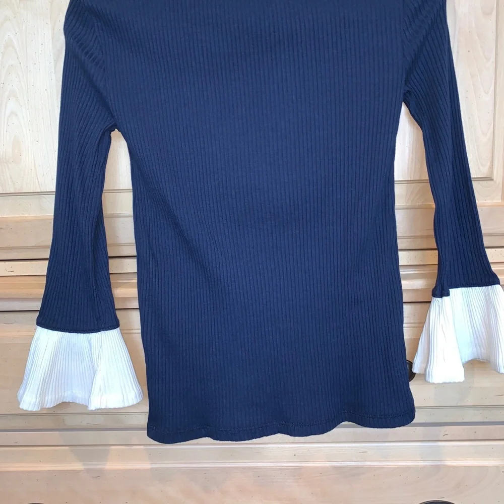 J Crew Women’s xs navy ribbed top w/flare sleeve